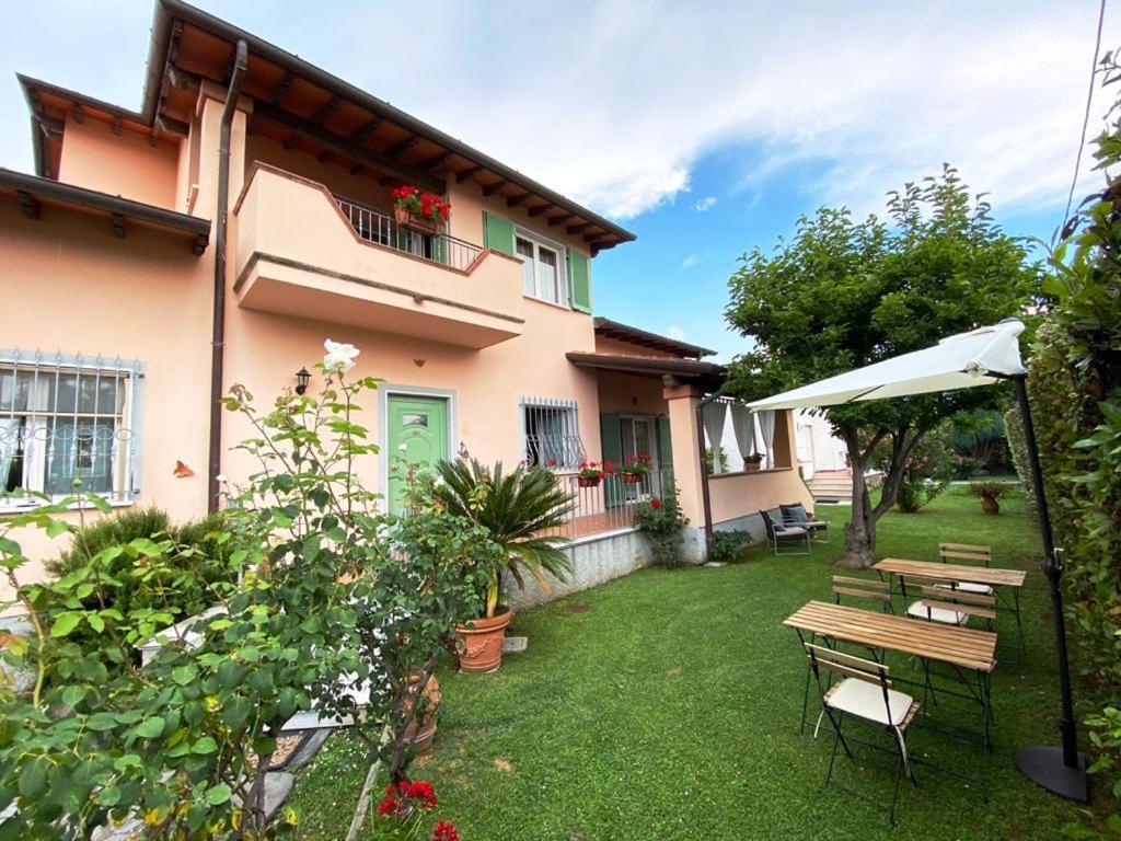 Bed and Breakfast La Madonnina Querceta Exteriér fotografie